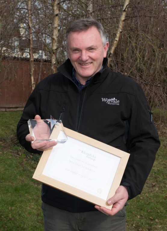 Gardenforum News People Wyevale Nurseries staff celebrate two award(020)
